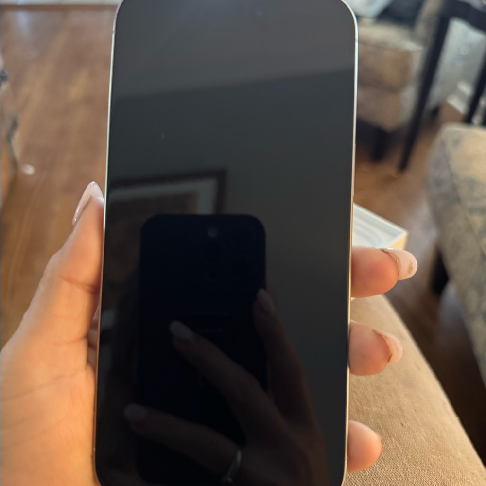 Silver Smartphone - Picture 6 of 13